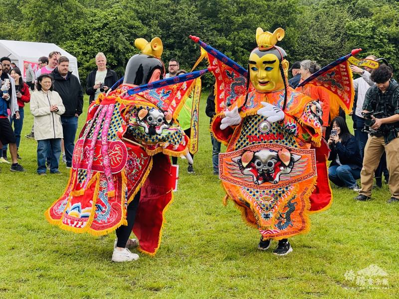 電音三太子演出帶動現場熱鬧氣氛