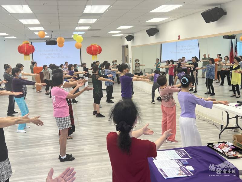 在專業老師的帶領下學習各種舞蹈