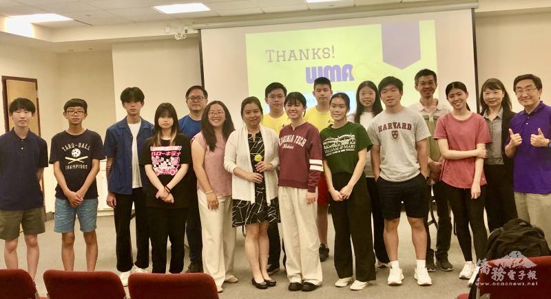 A group photo taken at the seminar