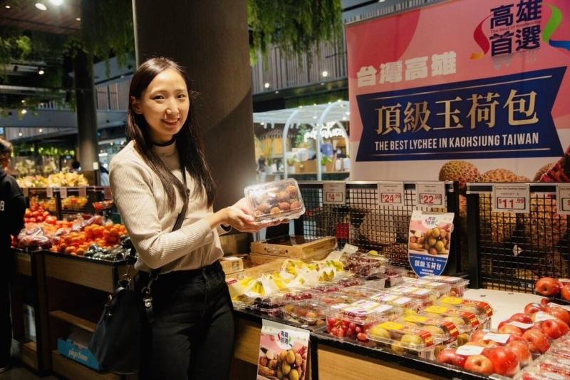 高雄精品玉荷包日前在紐西蘭都會區奧克蘭當地超市上架，儘管單價創新高，市場仍反應熱烈、供不應求。（高雄市農業局提供）