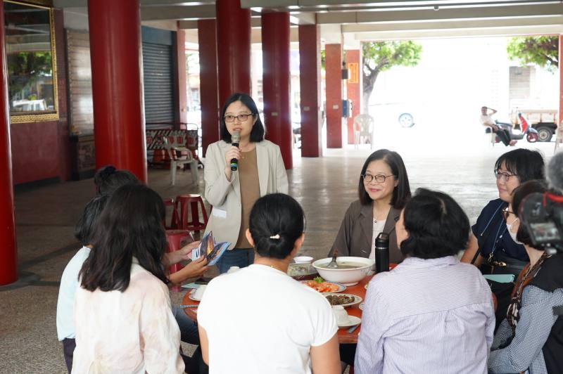 餐會上以「女性與海洋」作為主題，邀請新住民體驗臺灣食魚文化