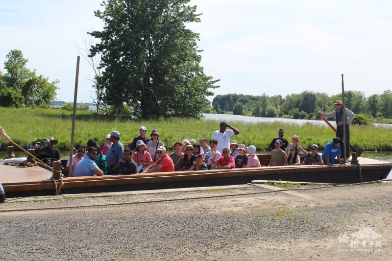 加拿大蒙特婁臺灣大專校友會僑胞在千島湖的「馬匹拖船」復古體驗