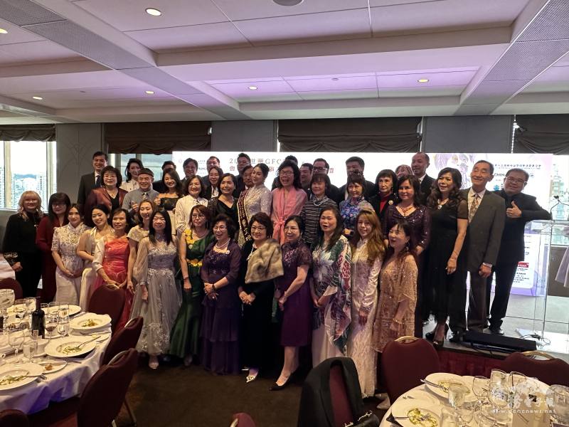 世華溫哥華分會新屆理監事、顧問及出席貴賓大合照