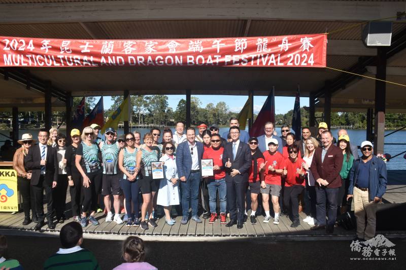 頒發感謝狀予客家勇士龍舟隊