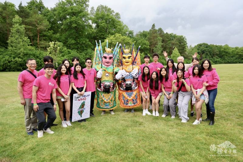 FASCA學員在現場服務，也帶來精采的電音三太子表演，吸引了全場觀眾的目光