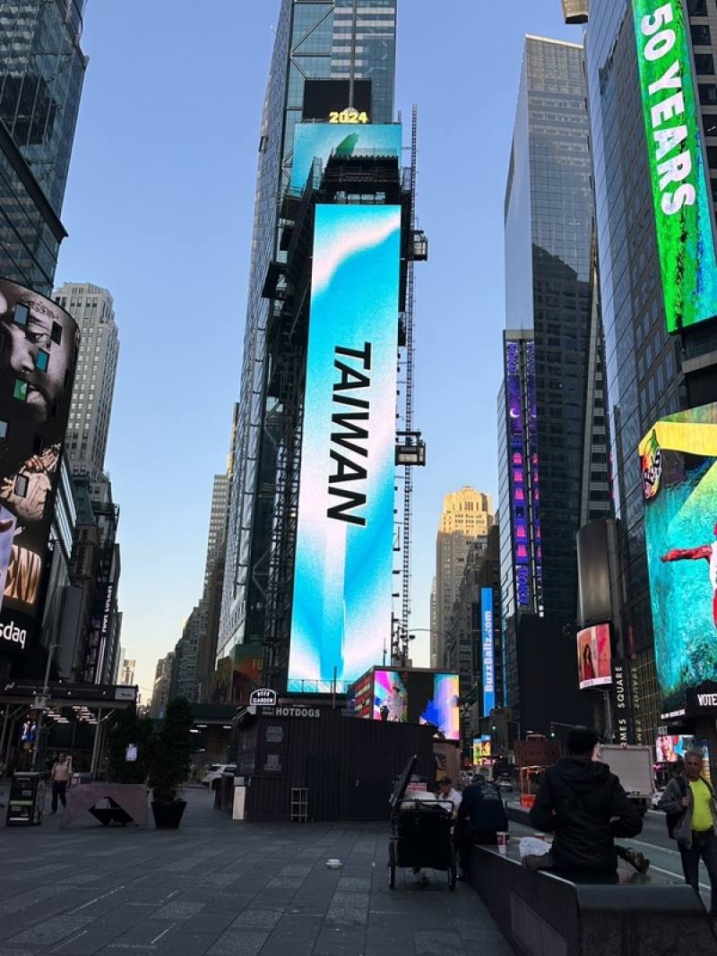 海外台僑響應青鳥行動，美東時間6月4日全天，時報廣場看板將每5分鐘播放一次30秒的影片，傳達台灣民主價值與堅定不移信念。