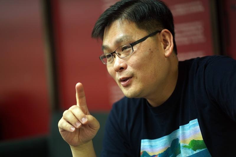 作家鄭順聰從台語文重度使用者，成為穿針引線的推廣者，他始終謙稱自己只是台文作家，不是專業學者，他認為台語文學術問題終究是百年大計，希望能推動「台語委員會」成立，為更多疑問與事理找到清晰明確的身世。