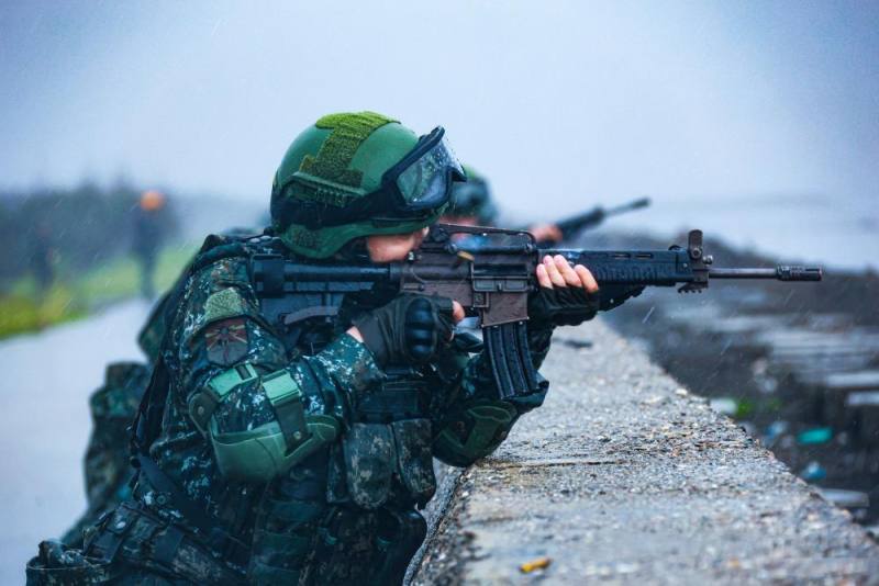 陸軍步兵第257旅日前實施「野戰訓場射擊訓練」。（陸軍第十軍團提供）