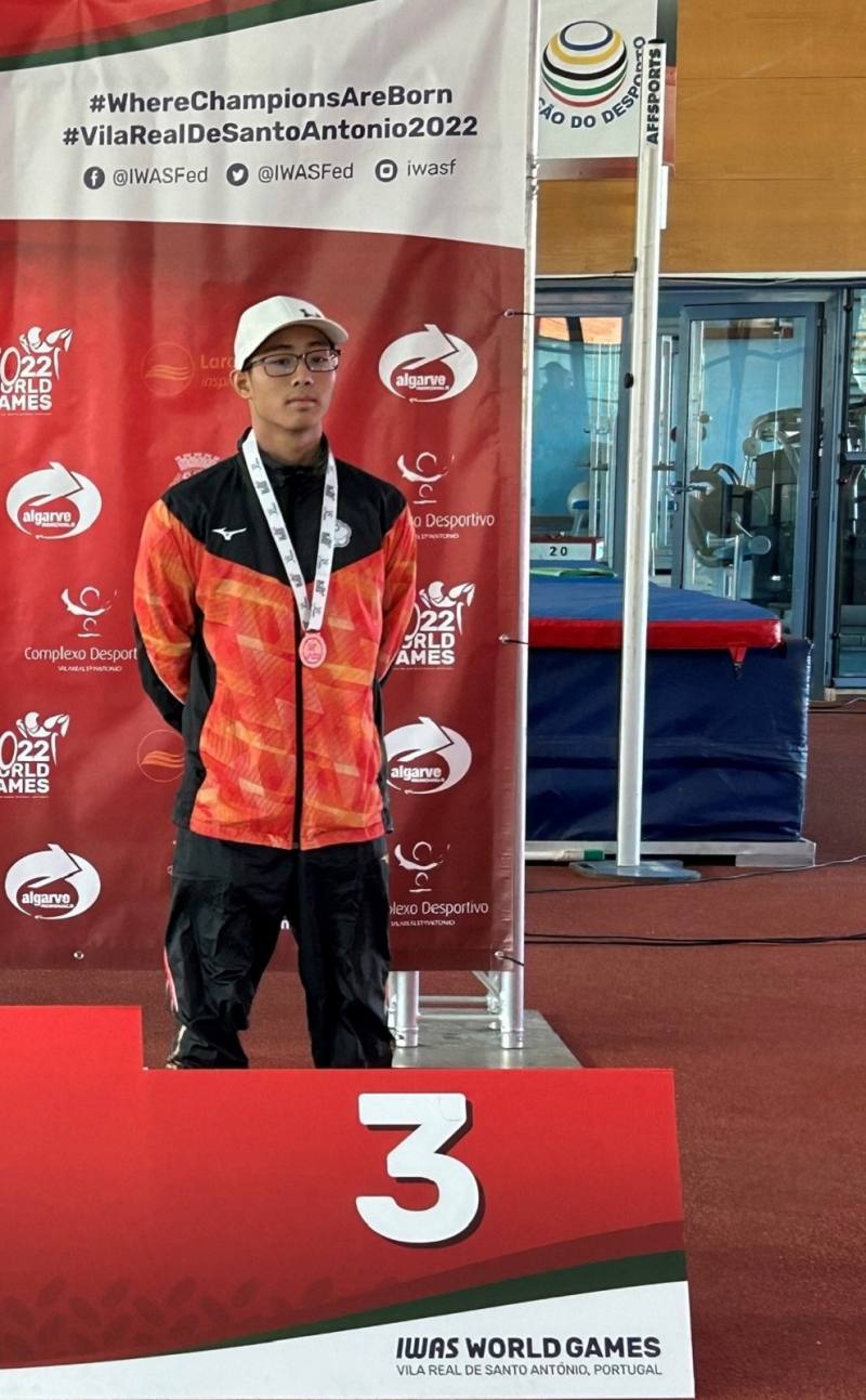 <Reborn──「泳」不放棄>鄭恩翔(新北市立秀峰高中)