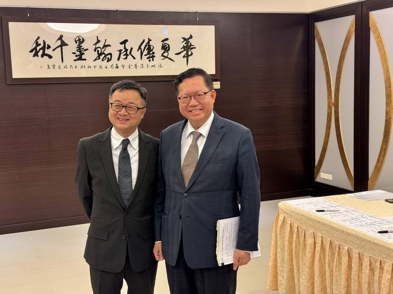 海峽交流基金會7日舉行第12屆董監事第3次聯席會議，新任董事長鄭文燦（右）、副董事長羅文嘉（左）出席。