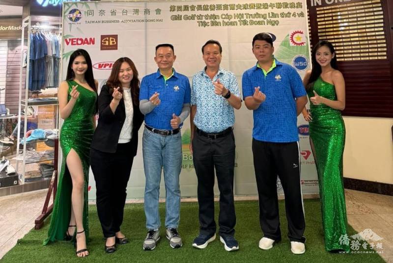 會長田坤長和秘書長楊政霖歡迎來賓蒞臨