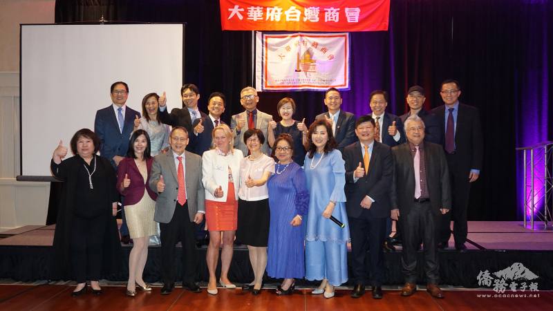 貴賓們與大華府台灣商會新一屆理事顧問團隊合影