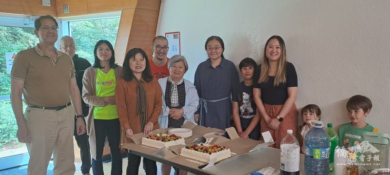 為當月的壽星慶生