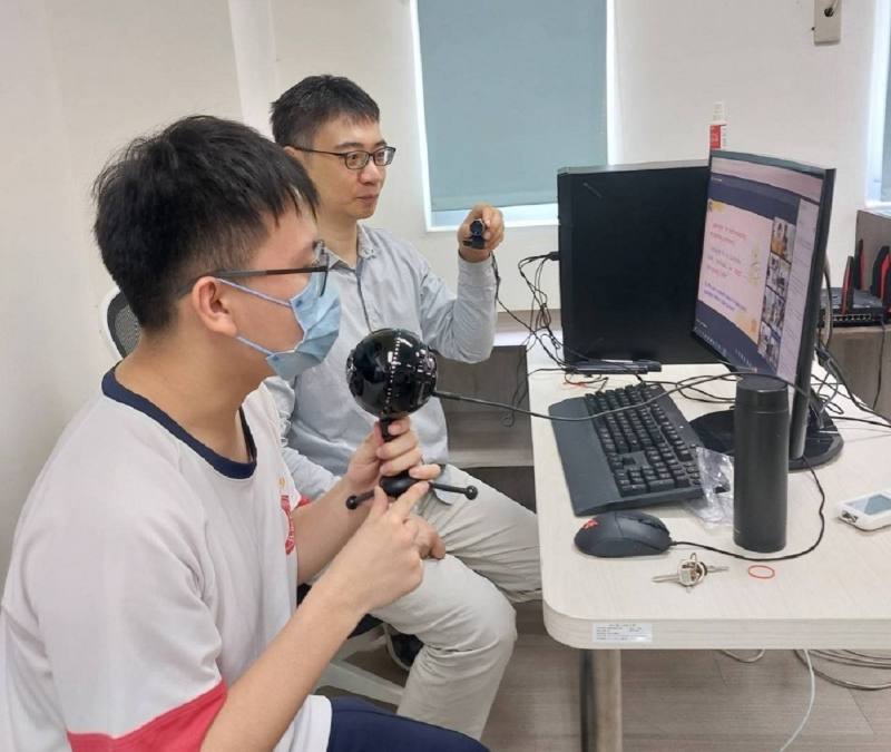 內湖高中與鳳山高中合作開設跨校遠距課程