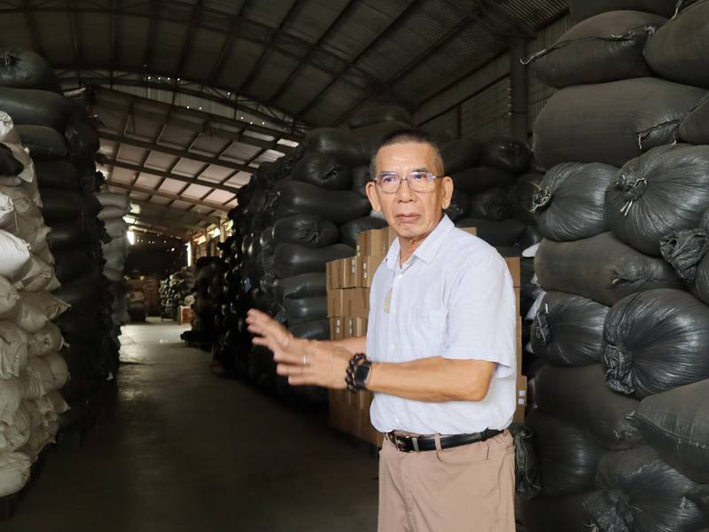 台商許龍寶的茶事業足跡從中國再到越南，近年嘗試挑戰越南內需市場，要讓民眾喝到古樹茶回甘醇厚的好滋味。