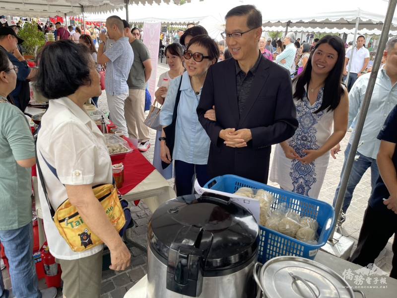 曹立傑大使夫婦宣慰僑胞