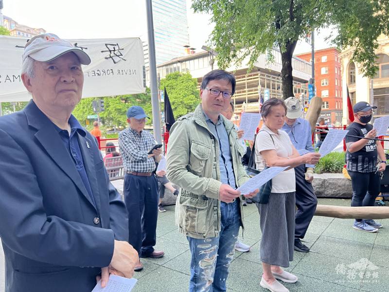 「六四燭光悼念會」以歌曲抒發心聲，多位僑領到場表達支持