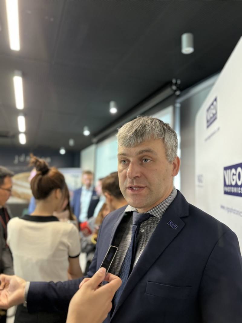 波蘭光子產業指標公司VIGO Photonics董事長皮奧卓斯基12日表示，俄烏戰爭推升軍事市場需求，加上台積電、英特爾等半導體業擴廠需求，預估軍事和半導體應用將大幅成長。