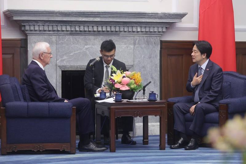 President Lai exchanges views with Czech Republic Senate First Vice-President Jiří Drahoš.