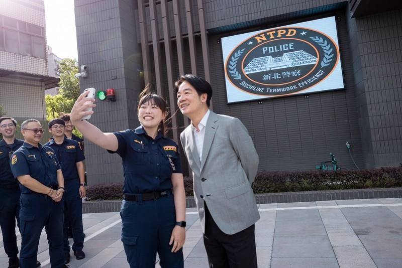 總統視察新北市新莊分局交通分隊