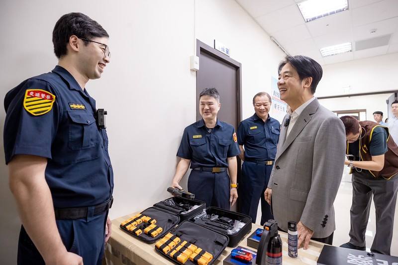 賴清德總統日前視察新北市新莊分局交通分隊，了解基層員警的工作環境以及執勤情形