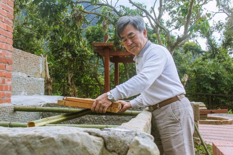 農業部農村水保署推動農村再生，與在地發展協會合作，讓嘉義縣竹崎鄉造紙寮教育園區改善復舊場域、新舊共融，也提供民眾完整的造紙體驗場域。（農業部農村水保署提供）