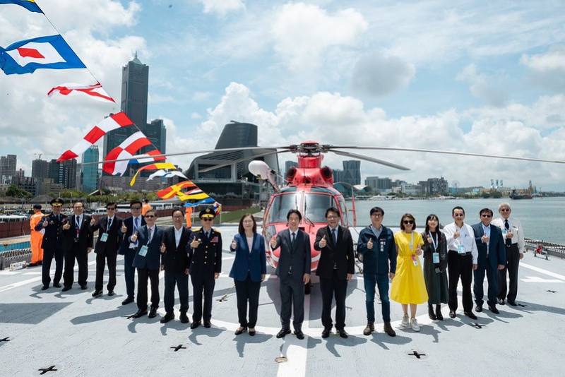 總統主持「雲林艦成軍典禮」