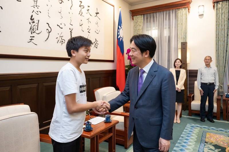 總統接見「萬里國中許顥騰同學」