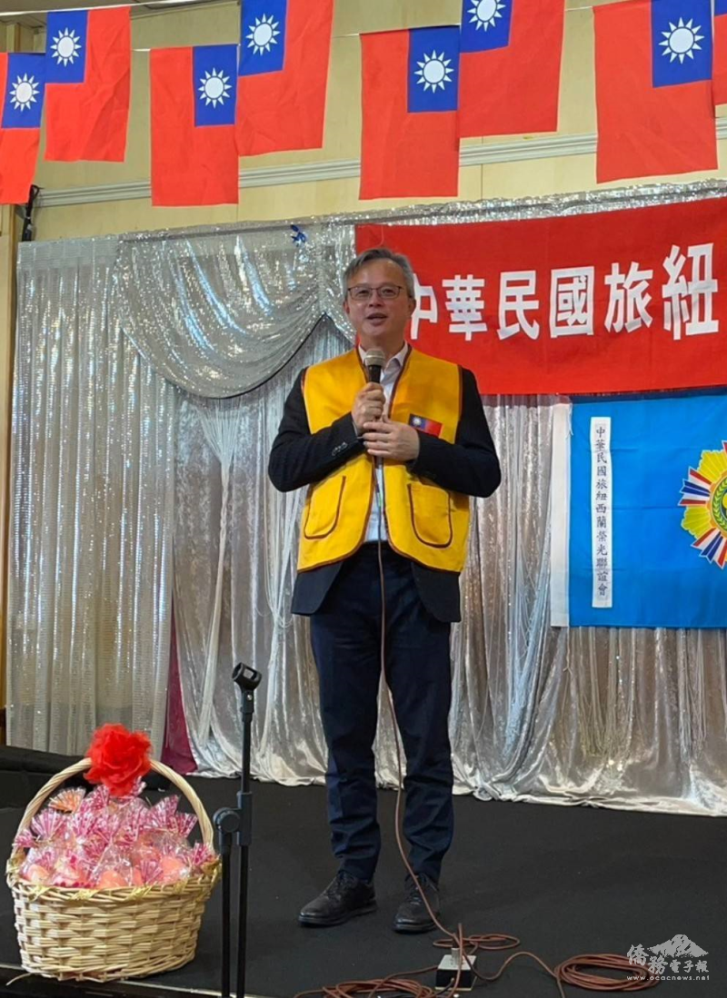 僑務委員施振嘉當天正式加入榮光聯誼會表示支持，並感謝榮光會對僑社的支持