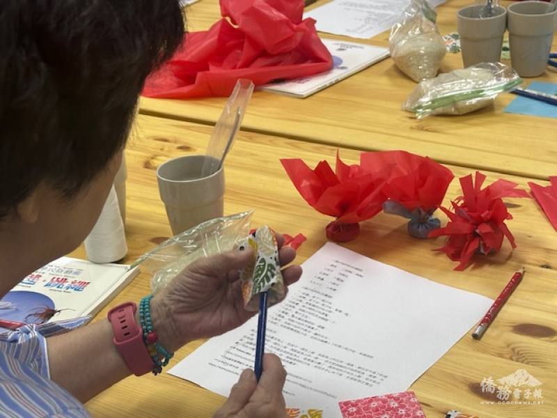 學員製作沙包的過程