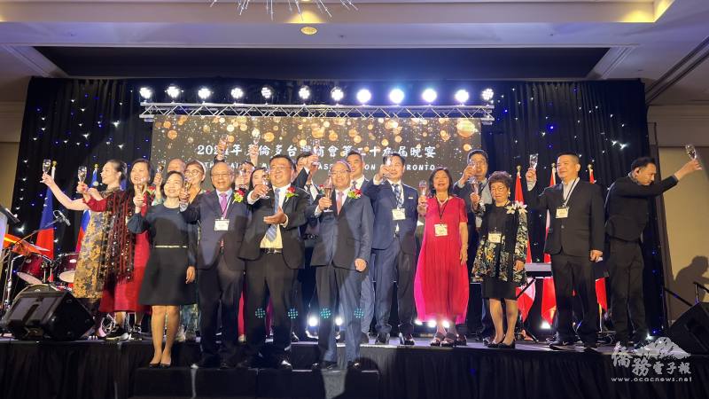 At the "Toronto Night" Gala on June 16, TMAT President Spencer Lee, TMAT's 29th board members, Taiwan’s Ambassador Harry Tseng, and TECO Director General Jin-Ling Chen raised their glasses to toast the guests.