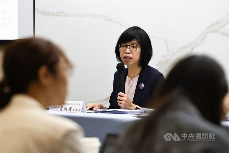 Health Promotion Administration Deputy Director-General Chia Shu-li (center). CNA photo June 17, 2024