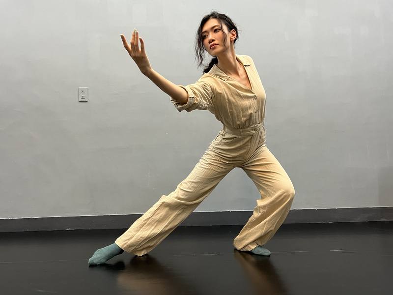 林靖嵐聽障舞蹈團團長林靖嵐帶著團員到各地表演，她說，舞團成立之初許多人不看好，說舞蹈團很快就會解散，閒言閒語圍繞著她；林靖嵐表示，「不要想太多，往前衝，碰到問題就打敗它」。