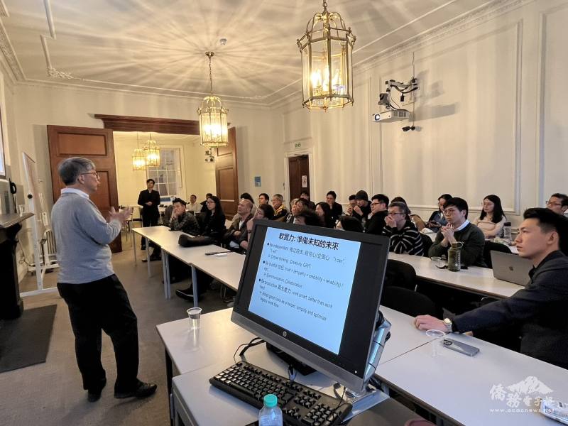 第三場演講由「英國臺灣商會暨青年商會」籌劃，於倫敦Russell Square會場舉辦，座無虛席（英國臺大校友會提供）