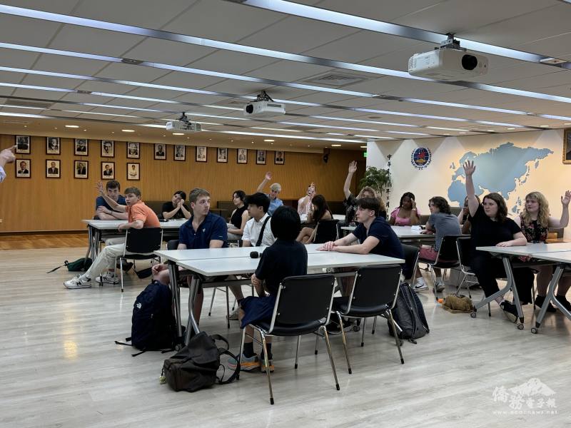 小組討論後積極分享意見