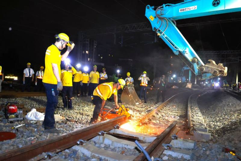 中壢火車站軌道切換工作-切軌