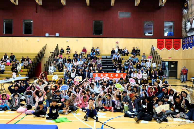 出席活動嘉賓、教師及學生與家長大合影