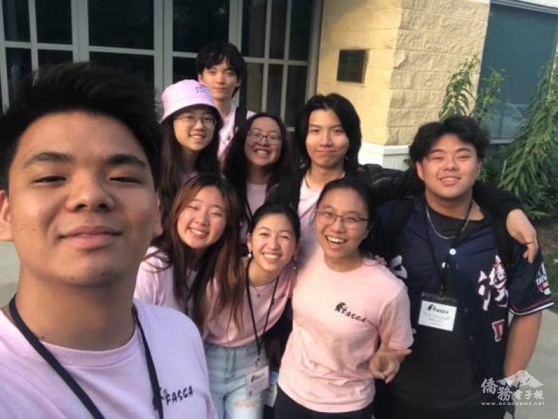 2024年新生培訓輔導員合照，左一為諮詢導師侯立宸