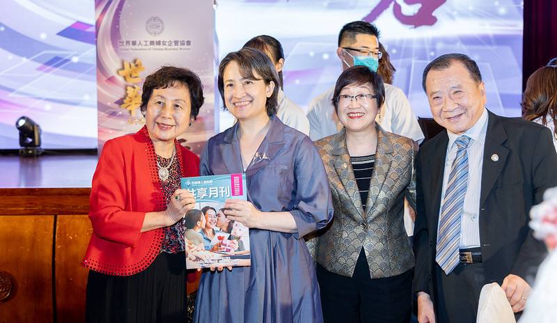 副總統與出席貴賓合影