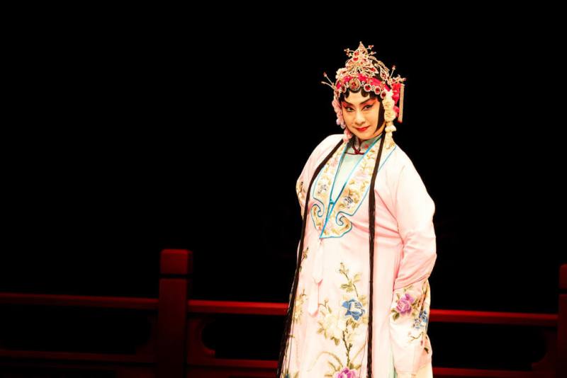 2024國光劇團「永恆時尚：盛夏」系列演出推出多齣傳統京崑好戲，其中「潘巧雲 石秀 扈三娘」結合了「翠屏山」、「石秀探莊」與「扈家莊」故事，由演員黃宇琳（圖）詮釋「水滸傳」中的潘巧雲一角。（國光劇團提供）