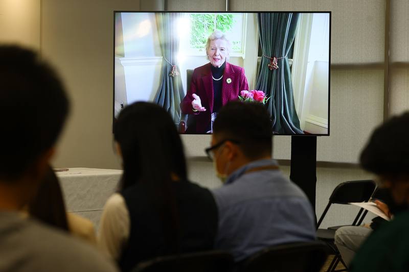 唐獎教育基金會21日在台北舉行記者會，公布第6屆唐獎法治獎得主為前愛爾蘭總統瑪麗．羅賓遜（Mary Robinson），並在會中播放她錄製的得獎感言。