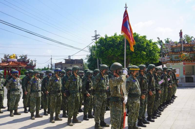 召員依時聞令報到，藉由14天訓練厚植戰力。（陸軍步兵302旅提供）