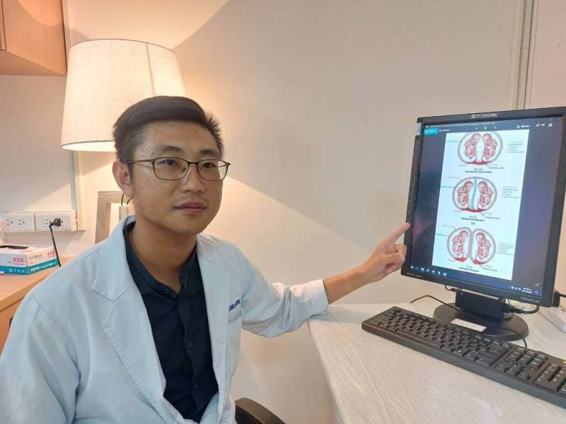 光田綜合醫院婦產部醫師陳穎中（圖）2023年接獲同卵雙胞胎共用胎盤的案例，為預防「輸血症候群」產生，他增加孕婦產檢次數，密切監控胎兒狀況，最後母子3人均安。（光田綜合醫院提供）