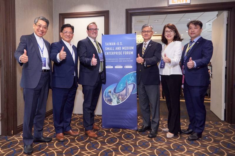 Group photo of attendees of Taiwan-U.S. SME Forum