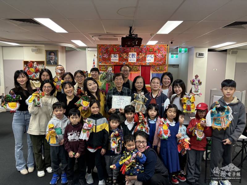 師傅曾福山與現場老師們合影