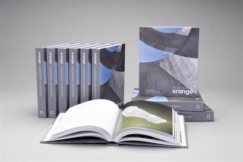 十一事務所最新英文作品集「XRANGE的建築：來自侷限的啟發」（The Architecture of XRANGE: Inspired by Constraints），從整合創作多樣性、建築設計層次的豐富性、形塑抽象的自由及無框架的材質構築語彙等4大面向，分析記錄事務所24個專案作品。（十一事務所提供）