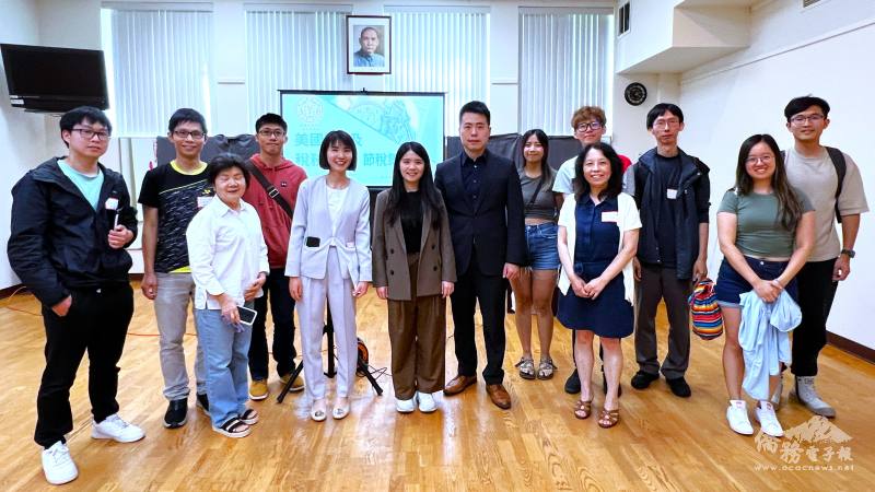 主辦人，講者和部分出席者合影。