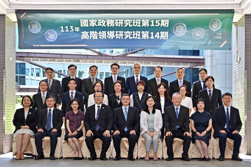 行政院長卓榮泰出席113年國家政務研究班第15期及高階領導研究班第14期聯合開訓典禮