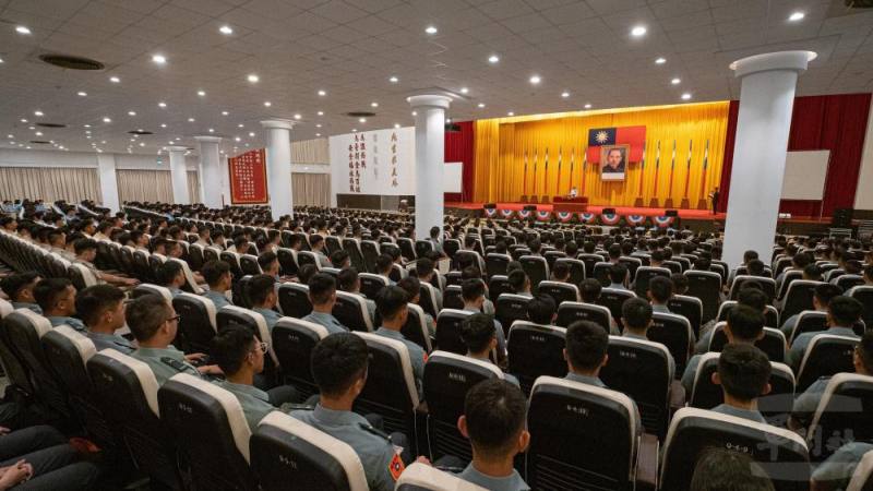 參謀總長梅家樹上將前往國防大學復興崗校區，主持「國軍軍事校院113年班愛國教育」精神講話