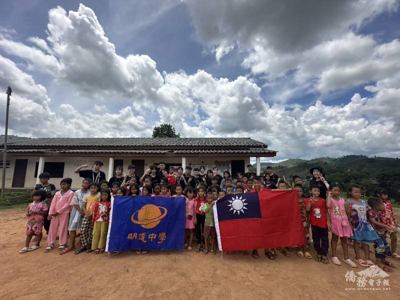 明道中學國際志工團偏鄉華校教學服務情景